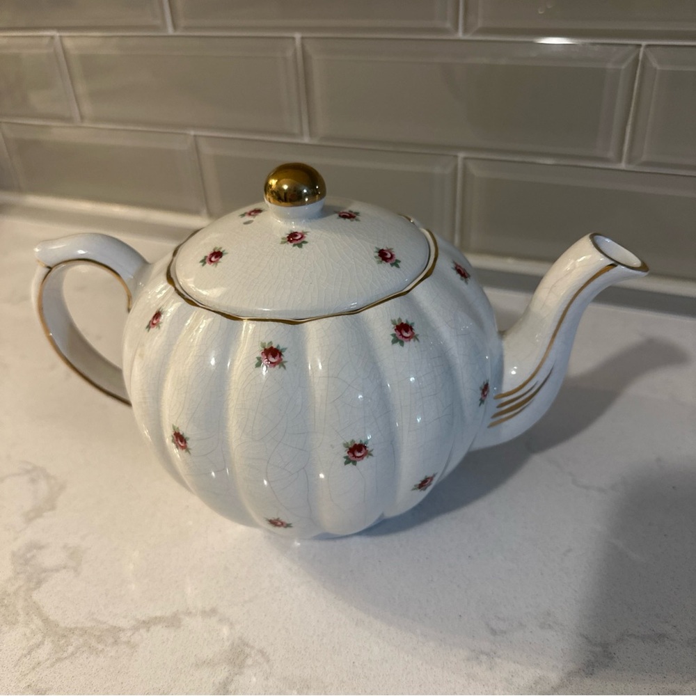 Vtg. Gibson, England, China teapot🫖 , Cream  w/Small Roses‎ & Gold Accents